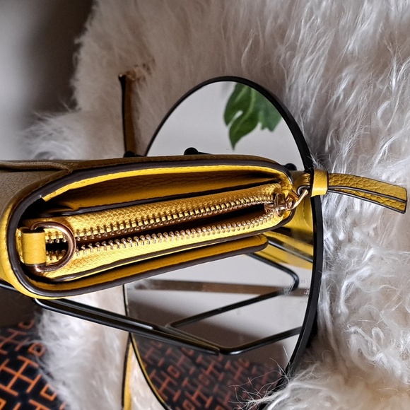 Tory Burch Thea Flat Wallet Crossbody Like New - Picture 11 of 16